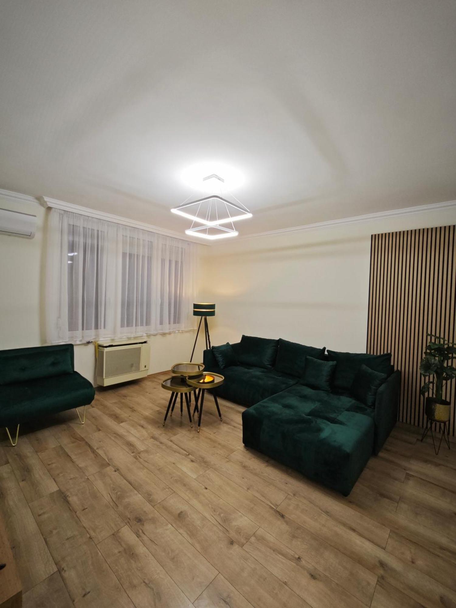 Central Greatforest Apartman Debrecen Buitenkant foto